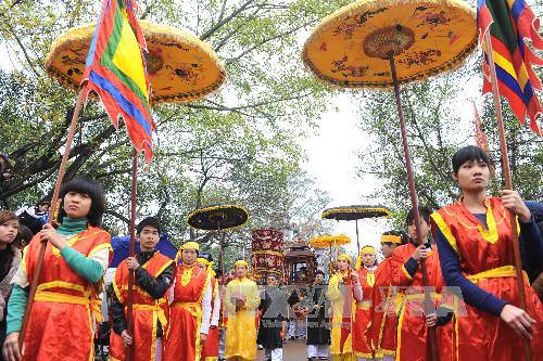 /pic/news/Images/abc/nam%202013/thang%2002/ngay%2018/van%20hoa/coloa.jpg