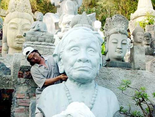/pic/news/Images/abc/nam%202013/thang%2003/ngay%2002/chua%20nom/nguhanhson34.jpg