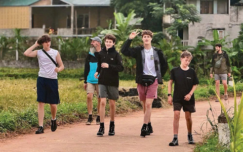 (19,28,88)- Bản sắc làm nên thương hiệu du lịch cộng đồng Mai Châu